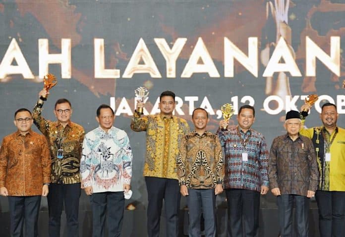 pemko_medan_raih_anugrah_layanan_investasi_2022