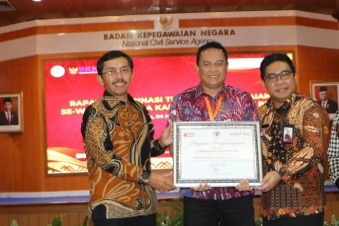pemko_medan_raih_penghargaan_instansi_pengelola_kepegawaian_terbaik_dari_bkn_pusat