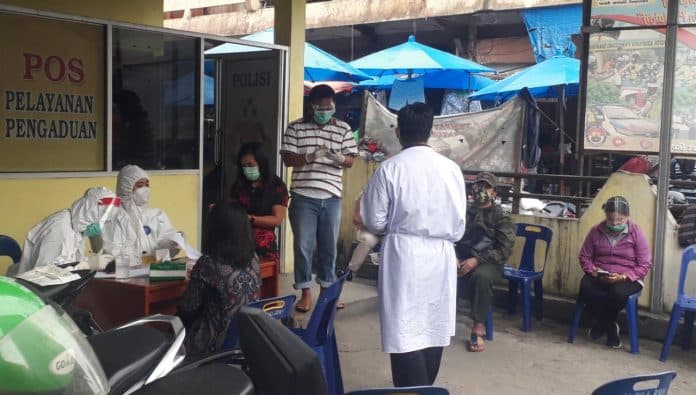 pemko_siantar_gelar_swab_test_massal_di_pos_polisi_pasar_horas