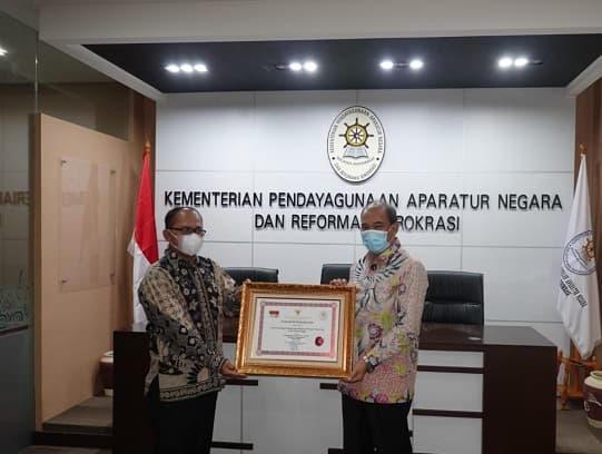 pemko_tebing_tinggi_raih_predikat_terbaik_pelayanan_publik_dan_dukcapil_dari_kemenpan_rb