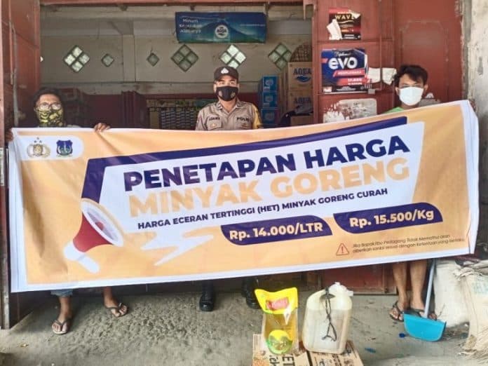 penetapan_het_minyak_goreng_curah_di_tebing_tinggi_polres_pasang_spanduk