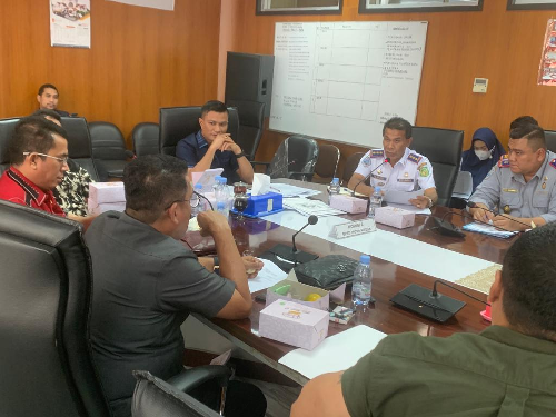 pengelola_parkir_kompleks_asia_mega_mas_diminta_hormati_dishub_medan