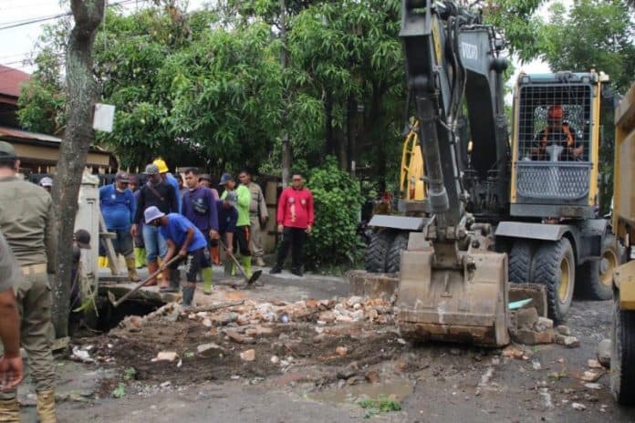 percepatan_penanganan_banjir_dinas_pu_kota_medan_normalisasi_drainase_21830_meter