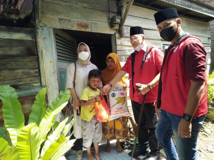peringati_bulan_bung_karno_tmp_kota_medan_laksanakan_bhaksos_bagikan_sembako