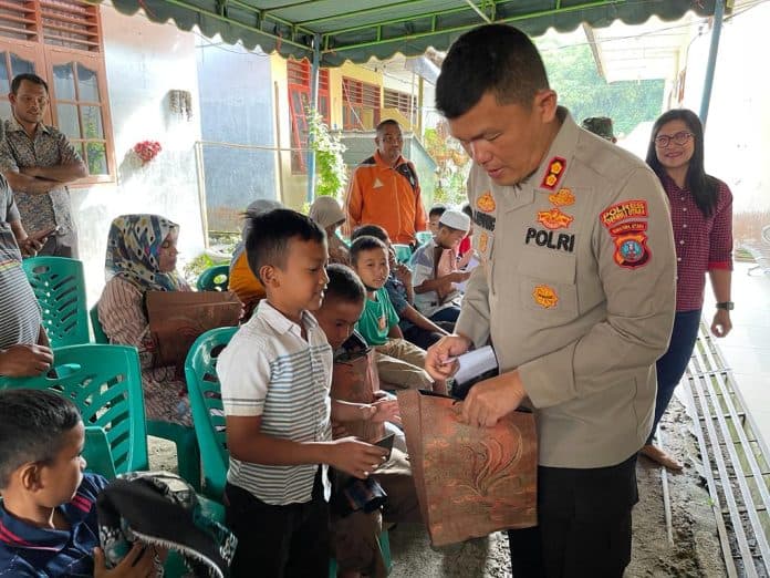 peringati_hut_bhayangkara_ke_76_polres_taput_gelar_bakti_sosial