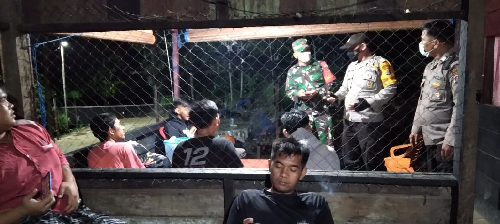personil_tni_dan_polri_gelar_operasi_yustisi_tegakkan_prokes_di_batangtoru