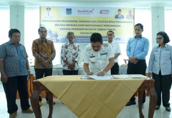 pj_wali_kota_tebing_tinggi_hadiri_penyerahan_psu_dari_masyarakat_ke_pemko