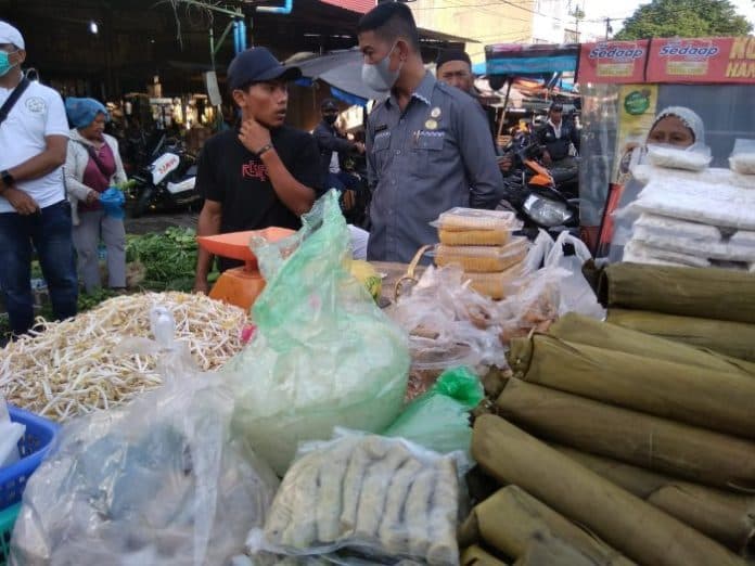 pkl_dipaksa_masuk_pasar_kampung_lalang