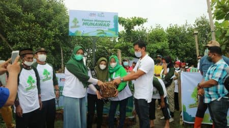 pln_tanam_6200_bibit_pohon_di_medan_labuhan