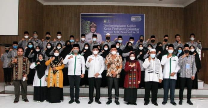 plt_wali_kota_siantar_hadiri_pemberangkatan_kafilah_menuju_mtqn_ke_38_sumut