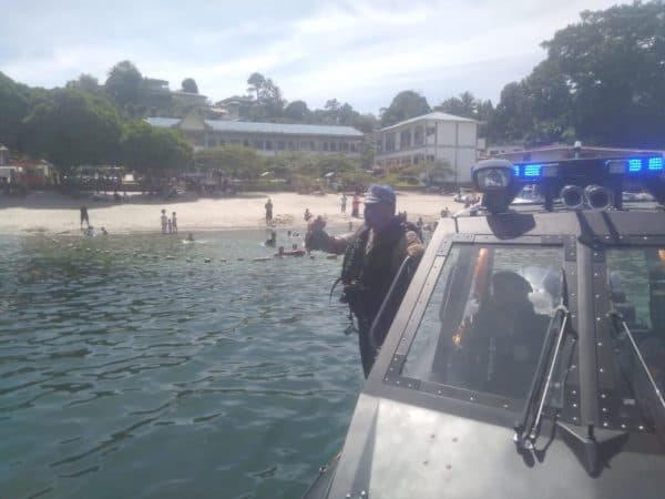 pol_airud_markas_danau_toba_imbau_wisatawan_tidak_berenang_lewat_garis