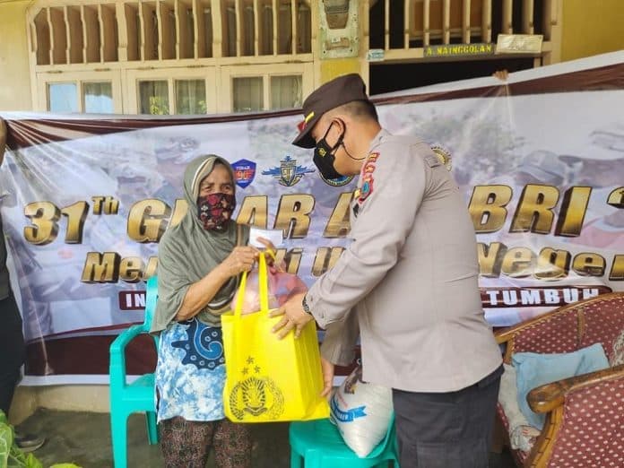 polres_simalungun_gelar_vaksinasi_door_to_door_dan_bakti_sosial