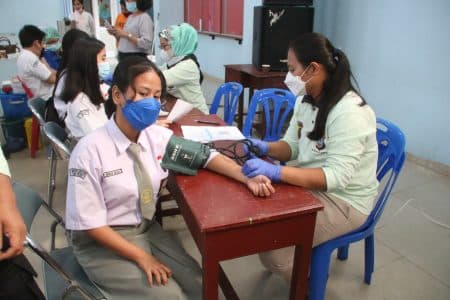 polresta_deli_serdang_vaksinasi_pelajar_di_perguruan_methodist
