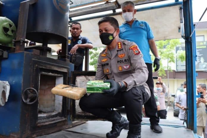 polrestabes_medan_musnahkan_narkoba_senilai_rp30_miliar