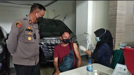 polsek_medan_timur_gelar_vaksinasi_dosis_ii_di_dua_lokasi