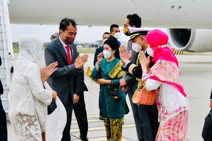 presiden_jokowi_transit_di_amsterdam_sebelum_ke_washington