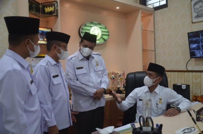 pud_pasar_medan_bayar_penuh_thr_lebaran_2022