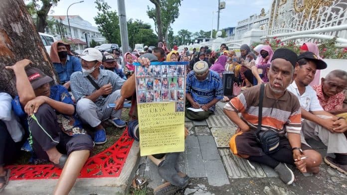 puluhan_penyandang_kusta_mengadukan_nasib_ke_kantor_gubernur_sumut
