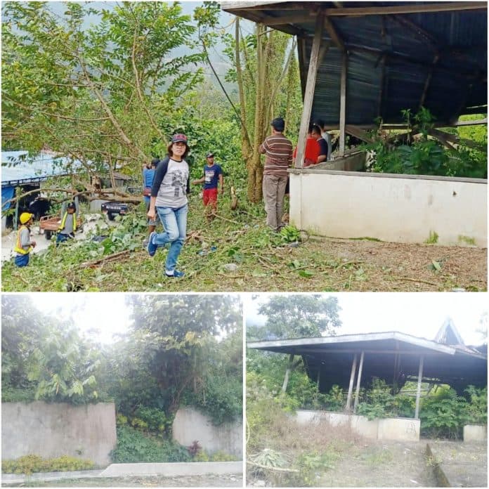 puluhan_tahun_diselimutisemak_belukar_balai_desa_parapat_dibersihkan_untuk_bank_sampah