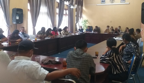pupuk_subsidi_langka_dprd_pakpak_bharat_gelar_rdp_dengan_distributor_dan_pedagang