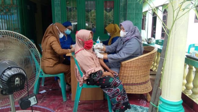 puskesmas_karang_anyar_deli_serdang_jemput_bola_vaksinasi_warga