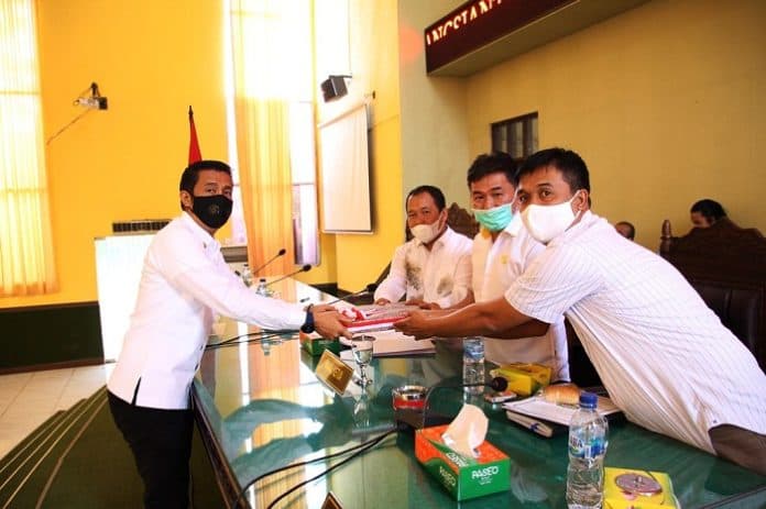 ranperda_perubahan_tirta_uli_jadi_perumda_diserahkan_ke_dprd