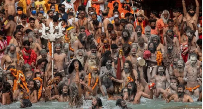 ribuan_warga_india_positif_covid_19_akibat_ritual_mandi_bersama