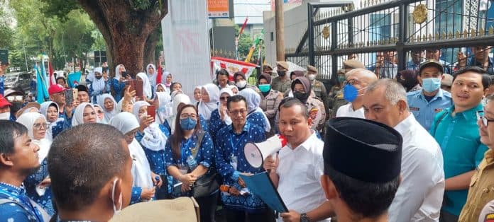 ruu_sisdiknas_sertifikasi_pendidik_hanya_untuk_calon_guru_baru