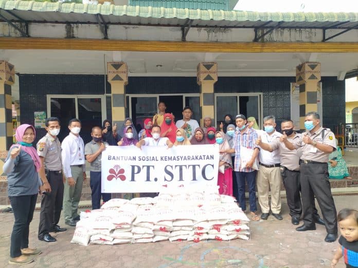 sambut_lebaran_pt_sttc_salurkan_bantuan_beras_ke_sejumlah_mesjid_di_siantar