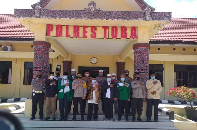 sambut_ramadhan_kapolres_toba_jalin_silaturahmi_dengan_tokoh_agama