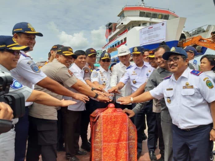 satu_lagi_kapal_ro_ro_diluncurkan_ke_perairan_danau_toba