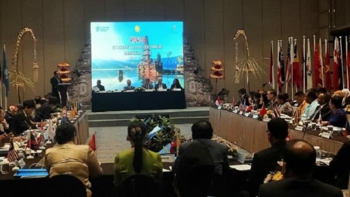 selamatkan_sektor_wisata_kemenparekraf_gelar_simulasi_mice_di_9_kota