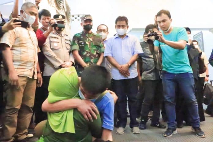 sempat_tertahan_di_ukraina_9_tenaga_kerja_asal_binjai_dan_langkat_disambut_tangis_keluarga