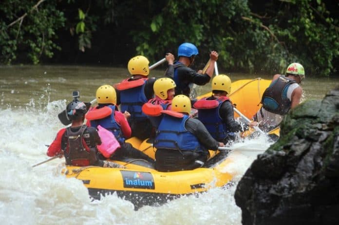 sensasi_mendebarkan_menikmati_ekowisata_sungai_asahan_sumut