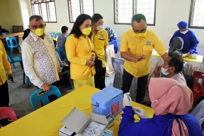 seribu_vaksin_untuk_masyarakat_di_kantor_golkar_deli_serdang