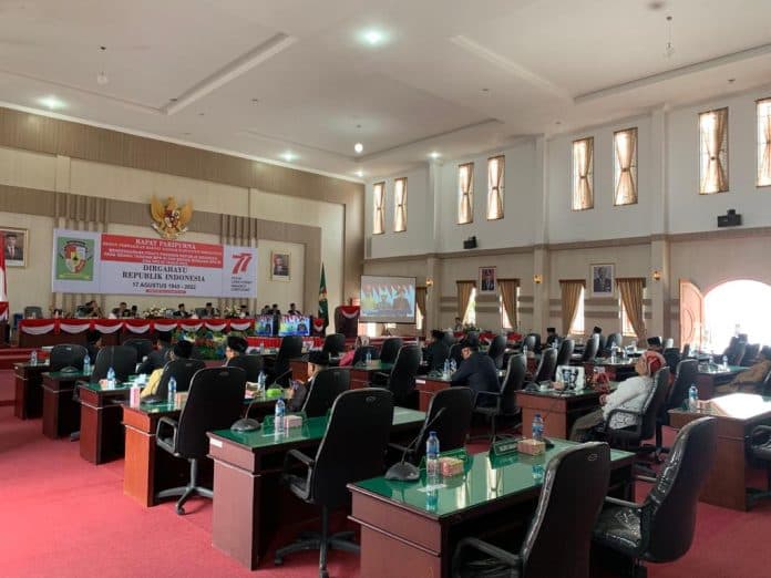 setengah_anggota_dprd_simalungun_tidak_hadir_mengikuti_rapat_paripurna_mendengarkan_pidato_presiden