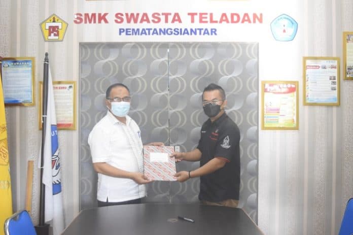 smk_teladan_siantar_bersama_pt_sat_laksanakan_sinkronisasi_kurikulum