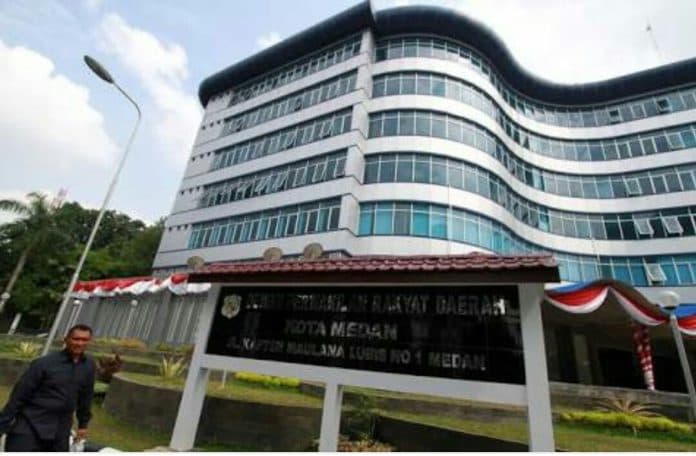 tablet_dan_laptop_baru_seharga_rp14_miliar_disebut_usulan_sekwan