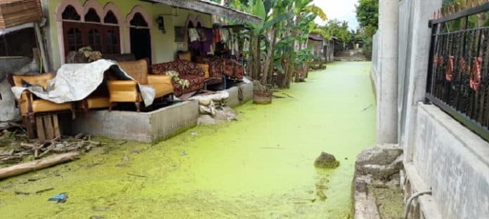 takut_tidur_di_rumah_korban_banjir_simpang_karang_sari_mengungsi