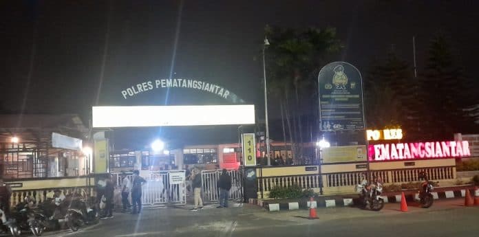 tiba_tiba_akses_keluar_masuk_polres_siantar_ditutup_wartawan_disuruh_keluar