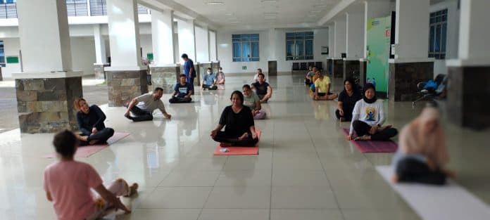 tim_spirit_erasmus_plus_peringati_hari_yoga_sedunia_di_usu