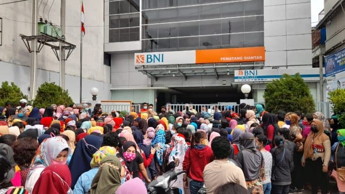 timbulkan_kerumanan_di_zona_merah_satgas_covid_19_siantar_panggil_manajemen_bni
