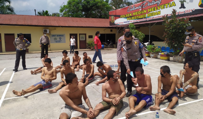 tingkatkan_imunitas_tahanan_polsek_helvetia_berjemur