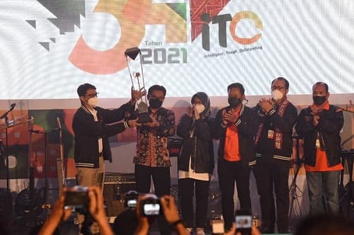 ugm_juara_umum_pimnas_ke_34_usu_raih_3_penghargaan