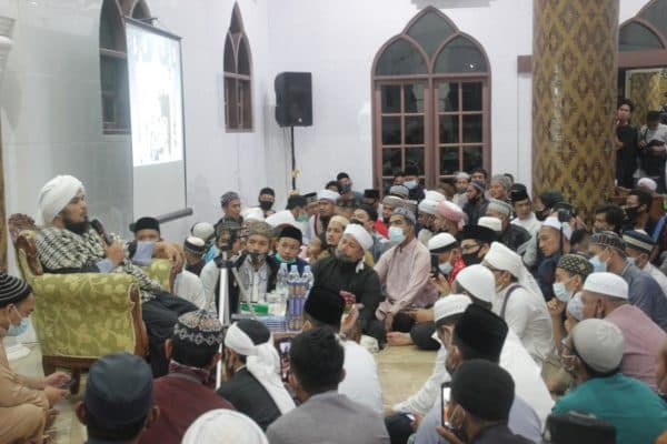 wali_kota_siantar_hadiri_tarhib_ramadhan_dan_roadshow_bersama_ustadz_derry_sulaiman