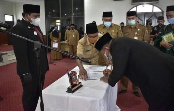 wali_kota_tanjungbalai_lantik_yuhdi_gobel_sebagai_dirut_pdam_tirta_kualo_2020_2024