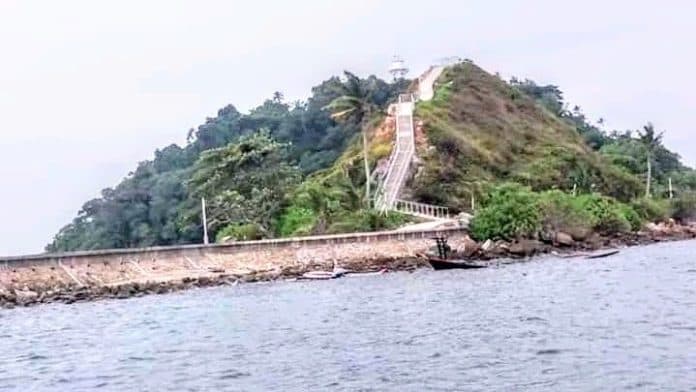 wisata_menggoda_di_pulau_salah_nama_dan_pandang_berbenah_membangun_dermaga